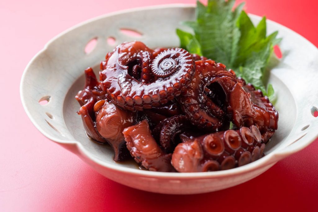 明石メルカート取扱商品の例　明石浦正の明石真蛸のやわらか煮／いかなごのくぎ煮セット　提供：一般社団法人明石観光協会